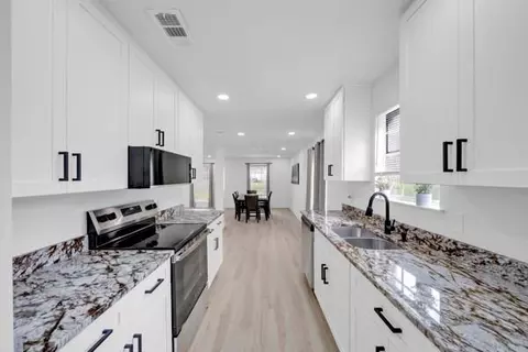 Entry Way - 354 Vanderbilt Dr, Mobile, AL 36608 photo 1 of 1