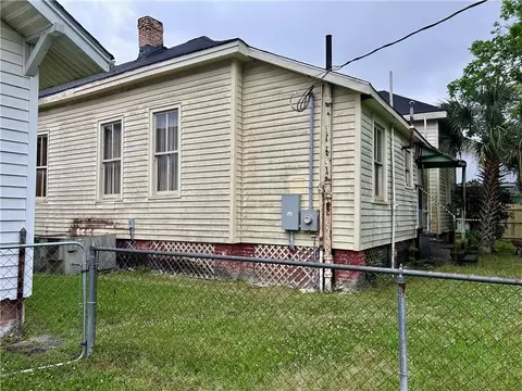 Exterior - 300 Stocking St, Mobile, AL 36604 photo 3 of 9