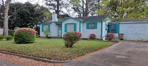 1653 Van Dorn St, Mobile, AL 36605