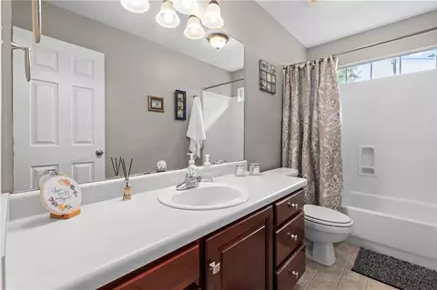 Bath - 6335 Johnston Ln, Mobile, AL 36609 photo 2 of 2