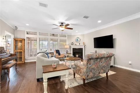 Living - 6335 Johnston Ln, Mobile, AL 36609 photo 1 of 1