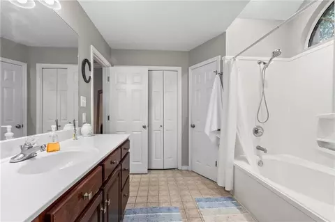 Bath - 6335 Johnston Ln, Mobile, AL 36609 photo 1 of 2