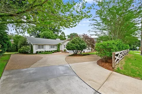 Exterior - 13 Wimbledon Dr E, Mobile, AL 36608 photo 5 of 10