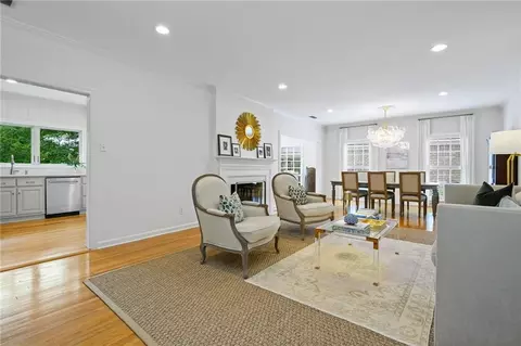Living - 13 Wimbledon Dr E, Mobile, AL 36608 photo 1 of 2