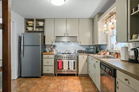 Kitchen - 5417 Windmill Dr, Mobile, AL 36693 photo 1 of 3