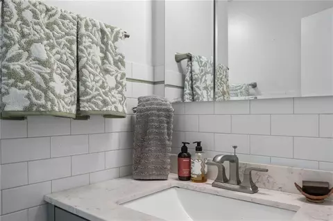 Bath - 5417 Windmill Dr, Mobile, AL 36693 photo 2 of 2