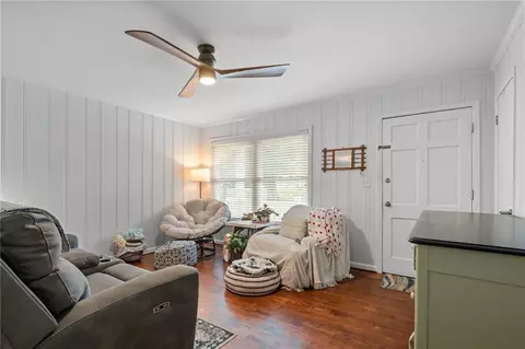 Living - 5417 Windmill Dr, Mobile, AL 36693 photo 2 of 3