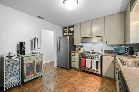 Kitchen - 5417 Windmill Dr, Mobile, AL 36693 photo 3 of 3