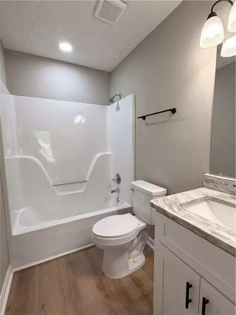 Bath - 4530 Schillinger Rd S, Mobile, AL 36619 photo 1 of 3