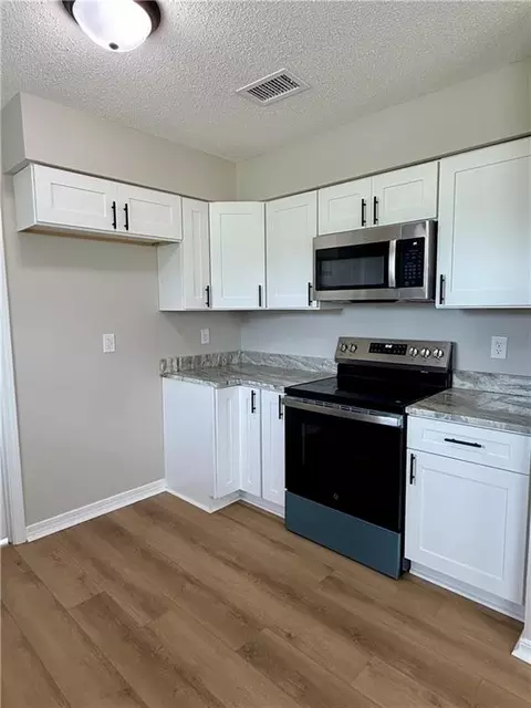 Kitchen - 4530 Schillinger Rd S, Mobile, AL 36619 photo 2 of 2