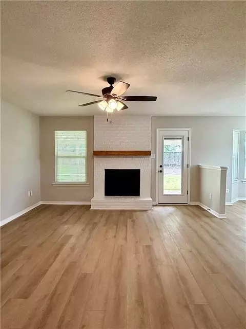 Living - 4530 Schillinger Rd S, Mobile, AL 36619 photo 1 of 3