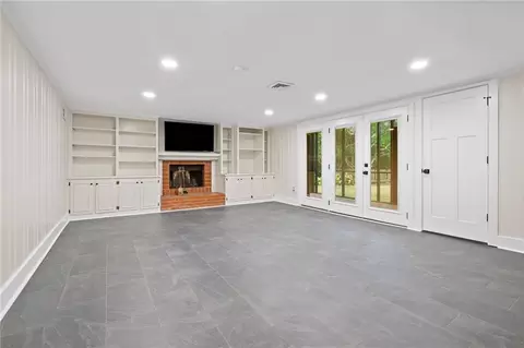 Living - 628 Chelsea Dr E, Mobile, AL 36608 photo 3 of 3