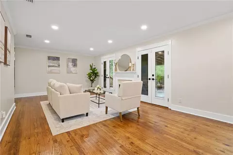 Living - 628 Chelsea Dr E, Mobile, AL 36608 photo 2 of 3