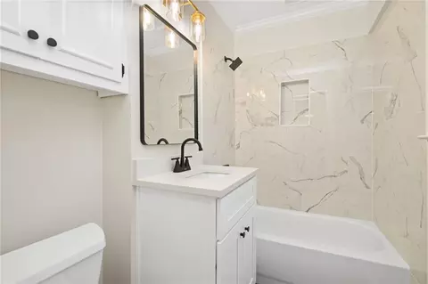 Bath - 628 Chelsea Dr E, Mobile, AL 36608 photo 3 of 6