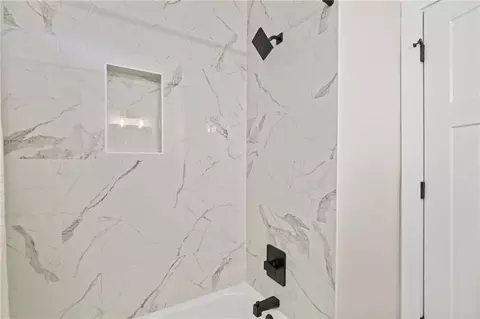Bath - 628 Chelsea Dr E, Mobile, AL 36608 photo 5 of 6