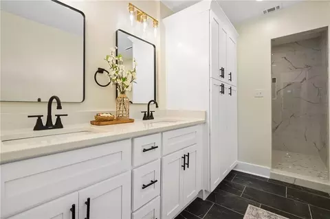 Bath - 628 Chelsea Dr E, Mobile, AL 36608 photo 1 of 6