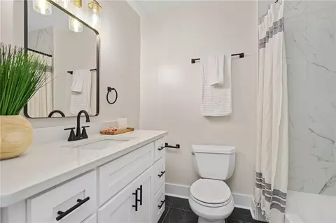 Bath - 628 Chelsea Dr E, Mobile, AL 36608 photo 4 of 6