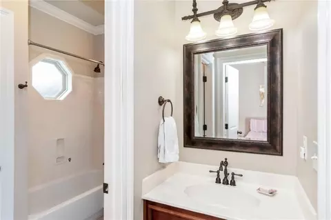 Bath - 312 Springhill Woods Dr E, Mobile, AL 36608 photo 5 of 7