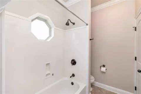 Bath - 312 Springhill Woods Dr E, Mobile, AL 36608 photo 4 of 7