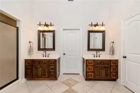 Bath - 312 Springhill Woods Dr E, Mobile, AL 36608 photo 2 of 7