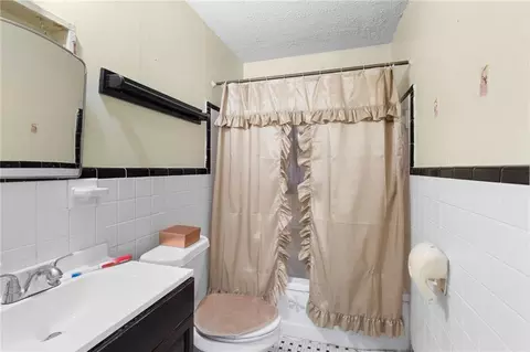 Bath - 555 Downing St E, Mobile, AL 36617 photo 1 of 2