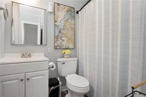 Bath - 2660 Woodcliff Dr E, Mobile, AL 36693 photo 2 of 2