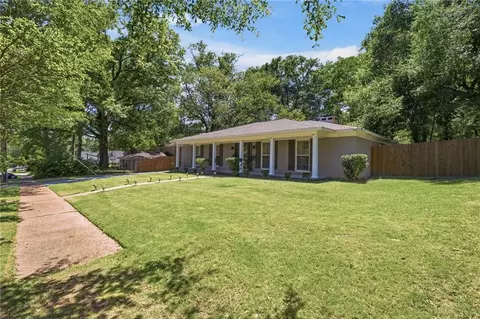 Exterior - 2660 Woodcliff Dr E, Mobile, AL 36693 photo 4 of 14