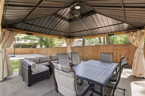 Exterior - 2660 Woodcliff Dr E, Mobile, AL 36693 photo 8 of 14