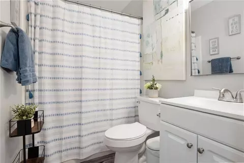 Bath - 2660 Woodcliff Dr E, Mobile, AL 36693 photo 1 of 2