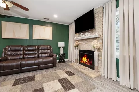 Living - 2660 Woodcliff Dr E, Mobile, AL 36693 photo 1 of 2