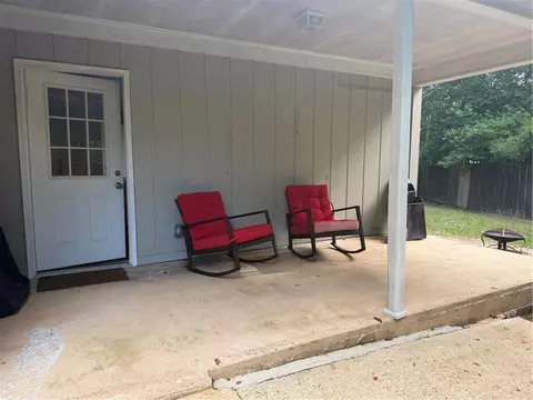 Exterior - 304 Syracuse St, Mobile, AL 36608 photo 5 of 7