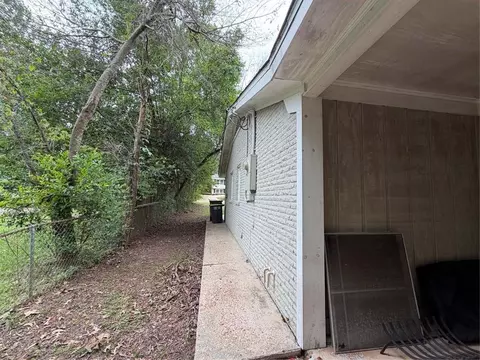Exterior - 304 Syracuse St, Mobile, AL 36608 photo 3 of 7