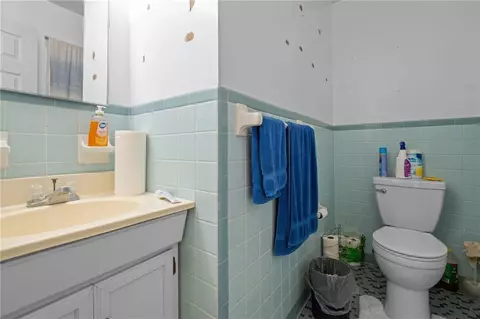 Bath - 859 Carleton Ave, Mobile, AL 36617 photo 2 of 2