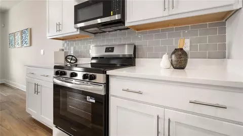 Kitchen - 7628 Anglebrook Rd N, Mobile, AL 36695 photo 3 of 4