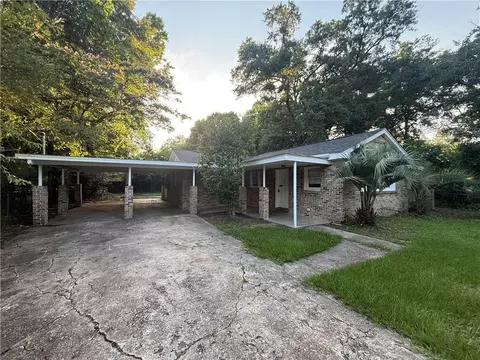 666 Farnell Ln, Mobile, AL 36606