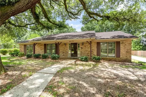 1816 Burntwood Dr W, Mobile, AL 36609