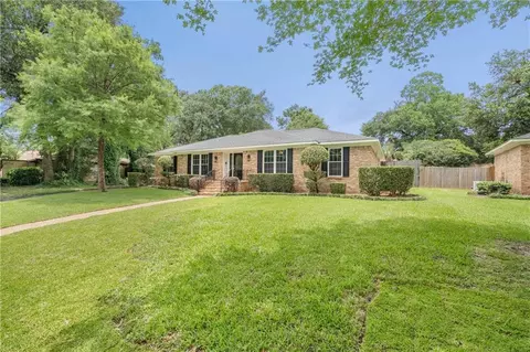 1412 Regency Oaks Dr, Mobile, AL 36609