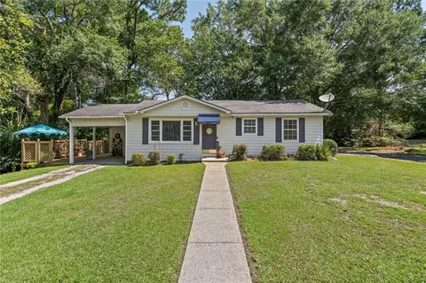 402 Hillside Dr, Chickasaw, AL 36611