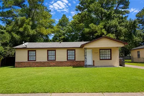 2520 Farnell Dr, Mobile, AL 36605