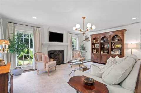 Living - 34 Buerger Rd, Mobile, AL 36608 photo 3 of 7