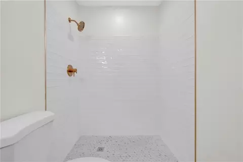 Bath - 6025 Howells Ferry Rd, Mobile, AL 36618 photo 5 of 5
