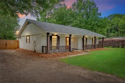 Exterior - 6025 Howells Ferry Rd, Mobile, AL 36618 photo 3 of 9