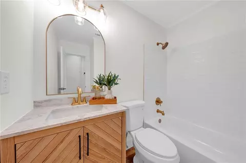Bath - 6025 Howells Ferry Rd, Mobile, AL 36618 photo 1 of 5