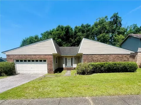 2816 Gaslight Ln E, Mobile, AL 36695