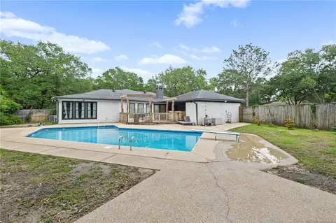Exterior - 424 Hounds Run W, Mobile, AL 36608 photo 3 of 5