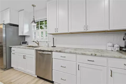 Kitchen - 424 Hounds Run W, Mobile, AL 36608 photo 4 of 4