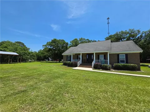 6141 Ranch Rd E, Grand Bay, AL 36541