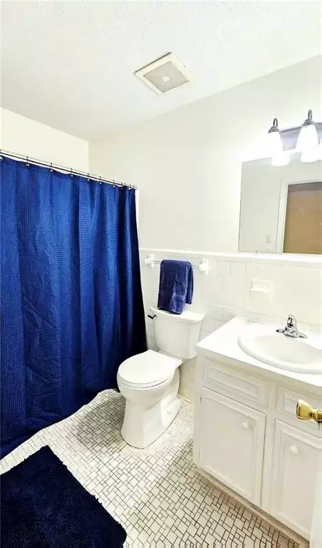 Bath - 259 Vanderbilt Dr, Mobile, AL 36608 photo 2 of 3