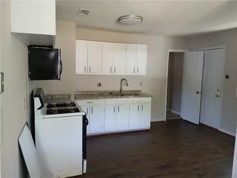 Kitchen - 603 Thornton Pl, Mobile, AL 36609 photo 2 of 2