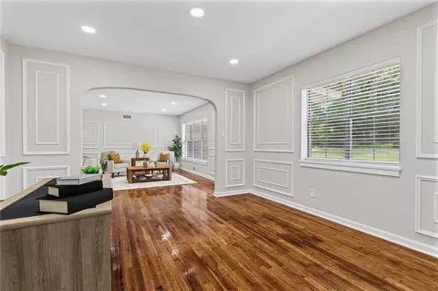 Living - 859 Cottage Hill Ave, Mobile, AL 36693 photo 9 of 14